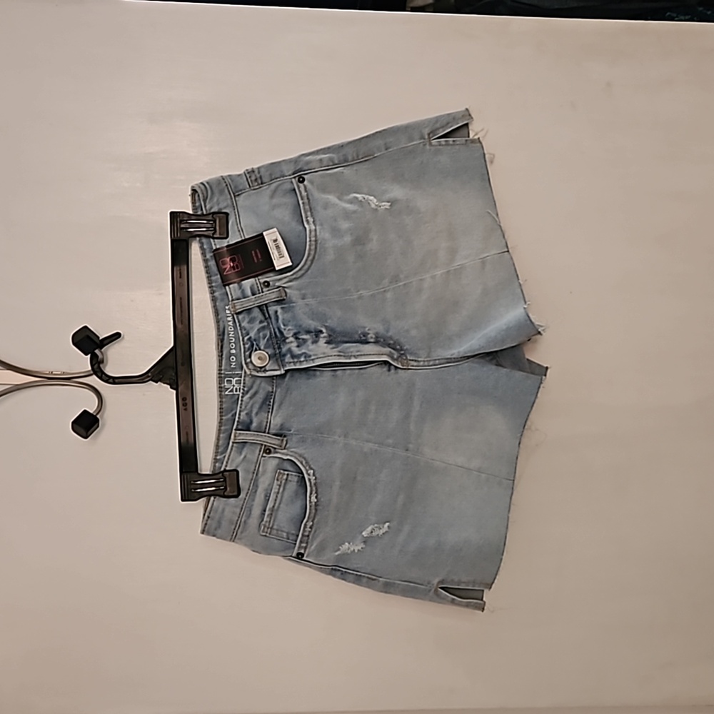 NWT size 9 distressed shorts
